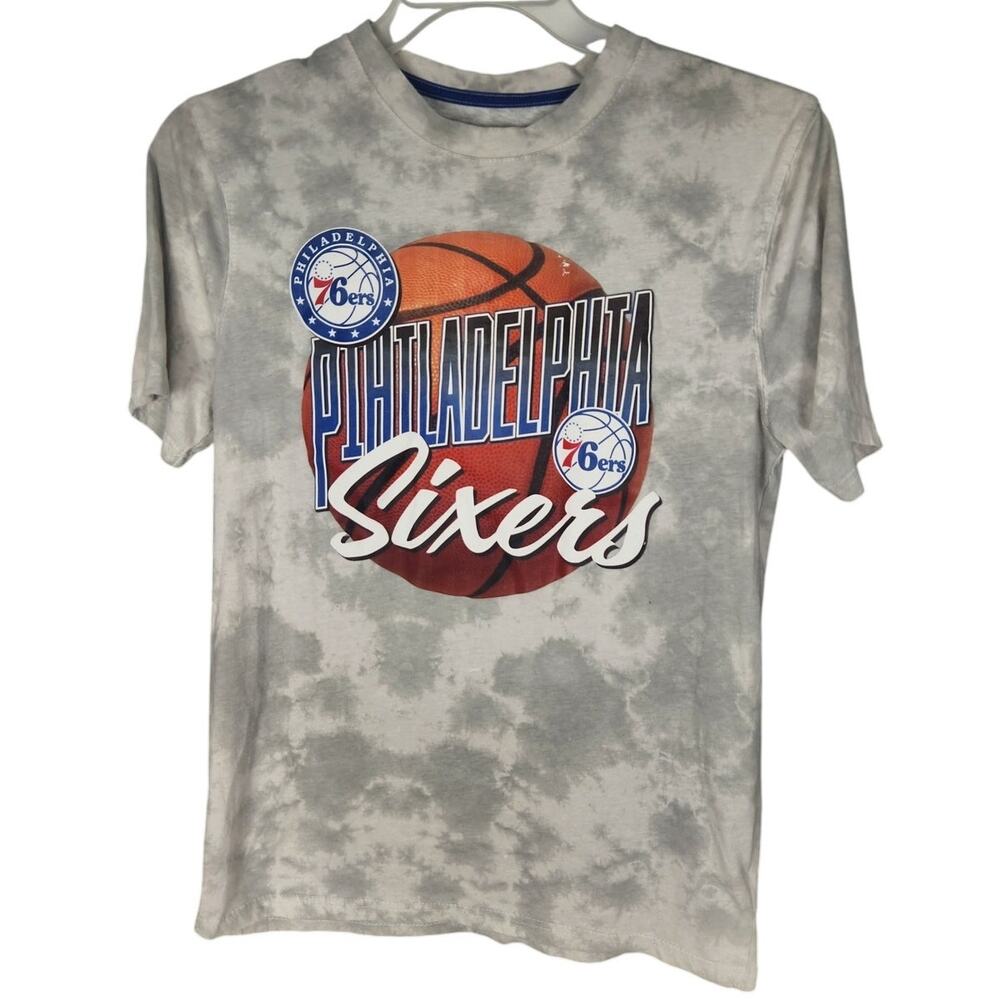 Philadelphia 76ers short sleeve men's medium